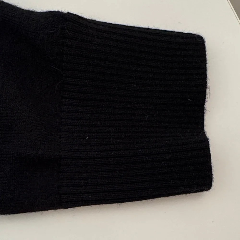 Banana Republib Classic Black Men's Sweater- LT